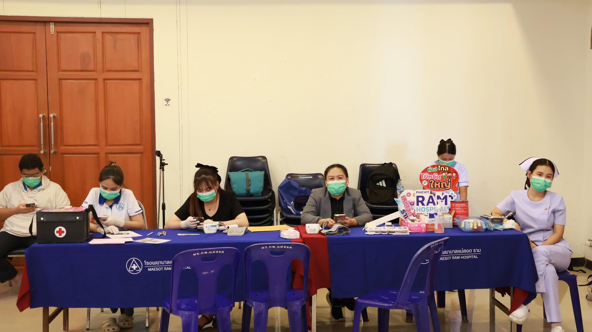 โรงพยาบาลแม่สอด-ราม ได้ให้ความอนุเคราะห์เข้ามาฉีดวัคซีนไข้หวัดใหญ่ 4 สายพันธุ์ ให้กับนักศึกษา