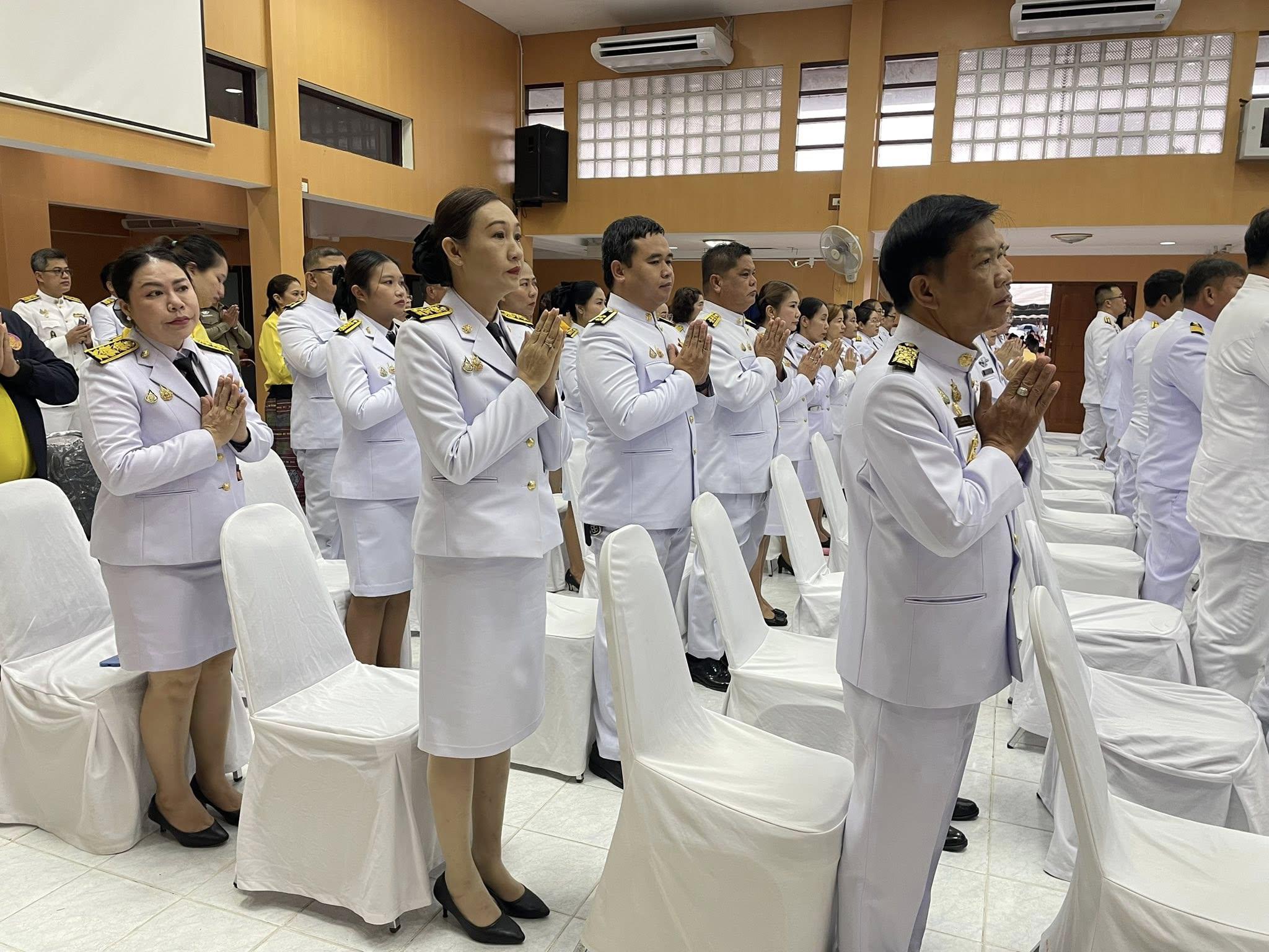 มหาวิทยาลัยราชภัฏกำแพงเพชร แม่สอด ร่วมพิธีวันเฉลิมพระชนมพรรษา พระบาทสมเด็จพระปรเมนทรรามาธิบดีศรีสินทรมหาวชิราลงกรณ พระวชิรเกล้าเจ้าอยู่หัว ณ หอประชุมที่ว่าการอำเภอแม่สอด