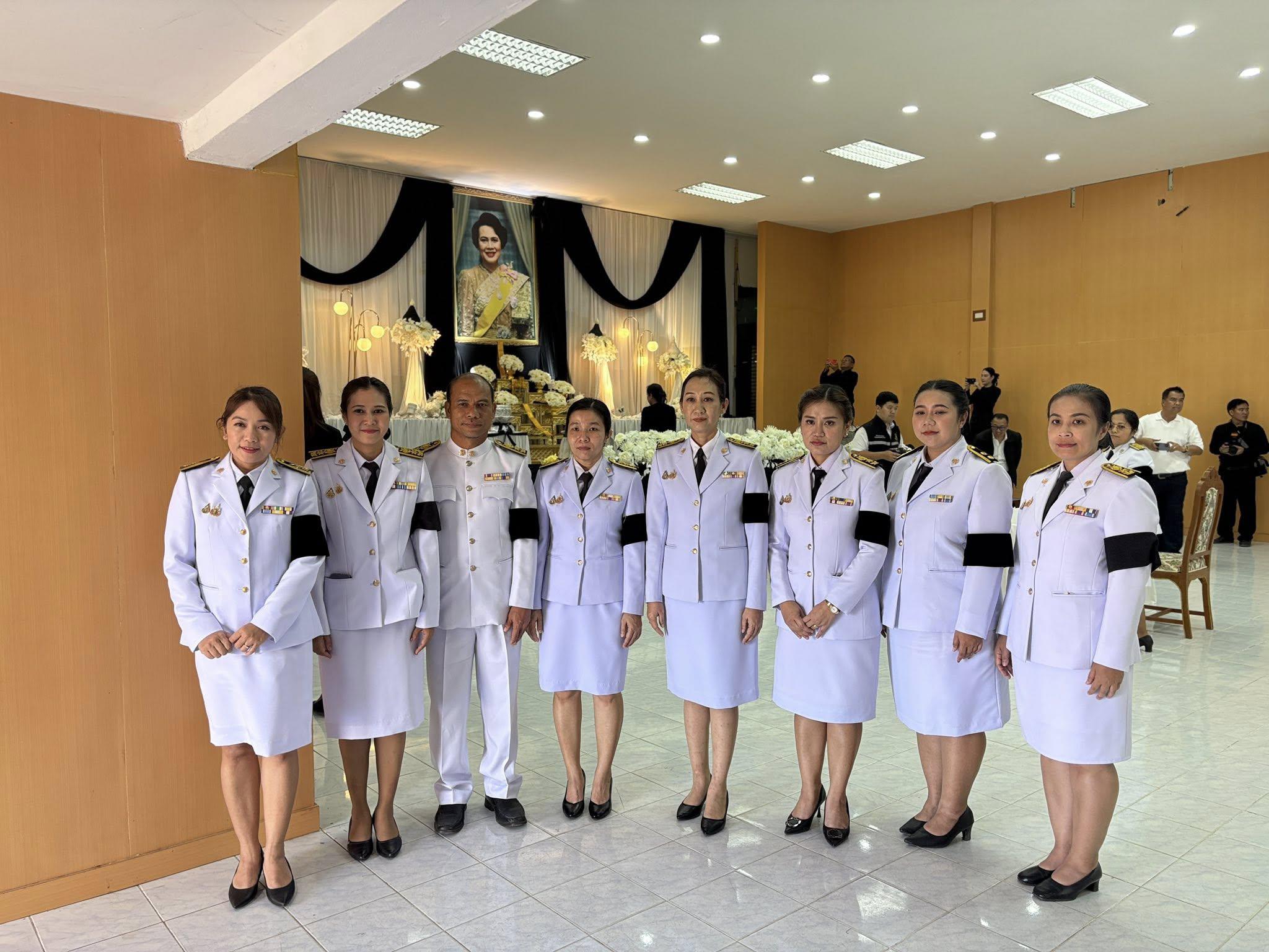 มหาวิทยาลัยราชภัฏกำแพงเพชร แม่สอด เข้าร่วมพิธีถวายสักการะพระบรมศพ สมเด็จพระนางเจ้าสิริกิติ์ พระบรมราชินีนาถ พระบรมราชชนนีพันปีหลวง