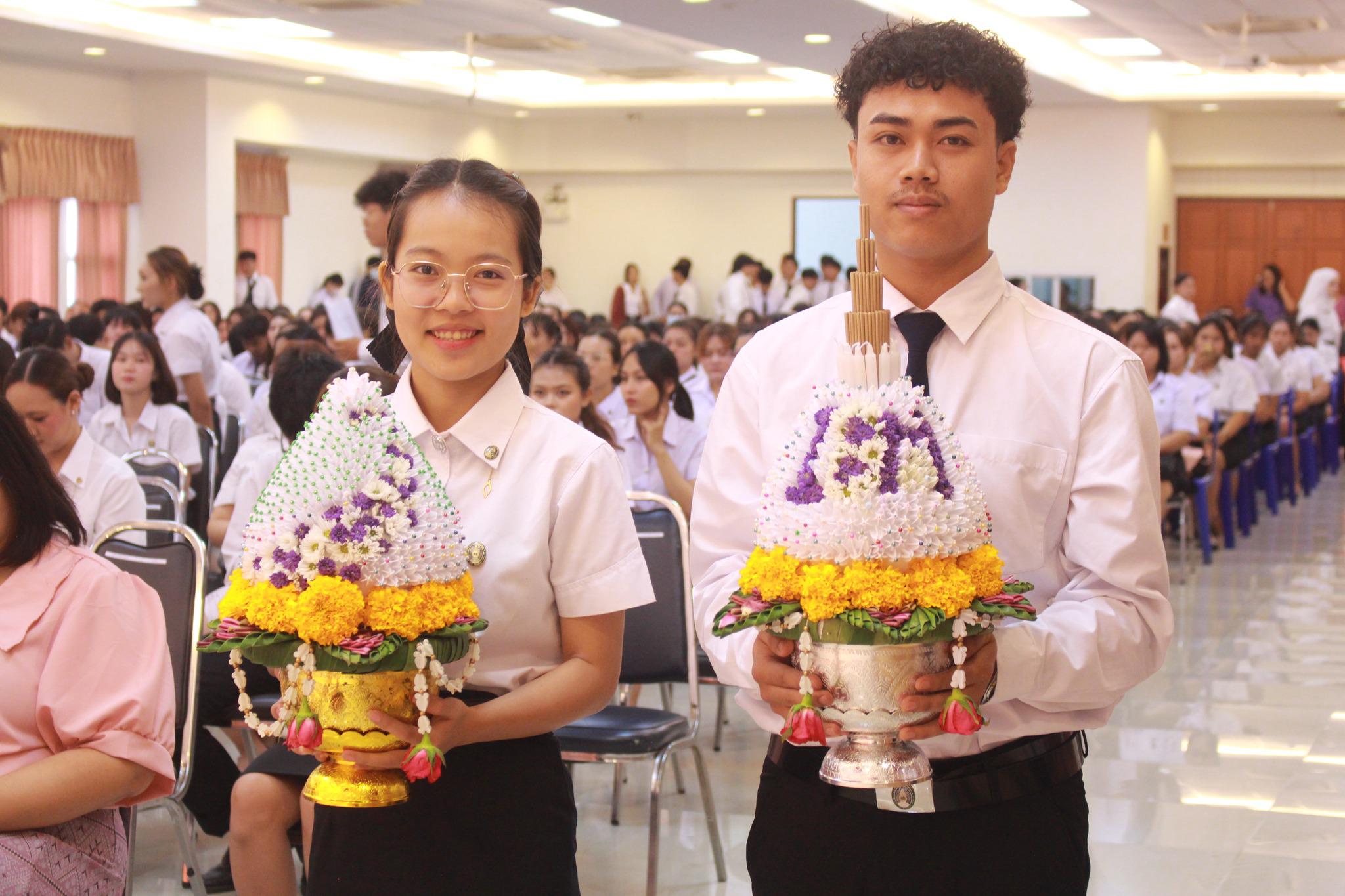 มหาวิทยาลัยราชภัฏกำแพงเพชร แม่สอด “น้อมจิตวันทา กตเวทิตา บูชาครู” พิธีไหว้ครู ประจำปีการศึกษา 2568